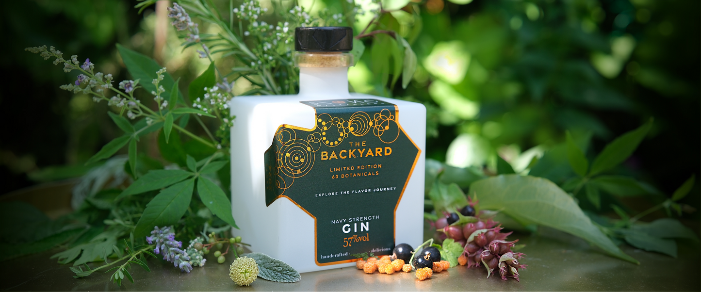 Nur frische Kräuter, 60 Botanicals Limited Edition, The Backyard Gin. Rarität Gin, Handwerkskunst