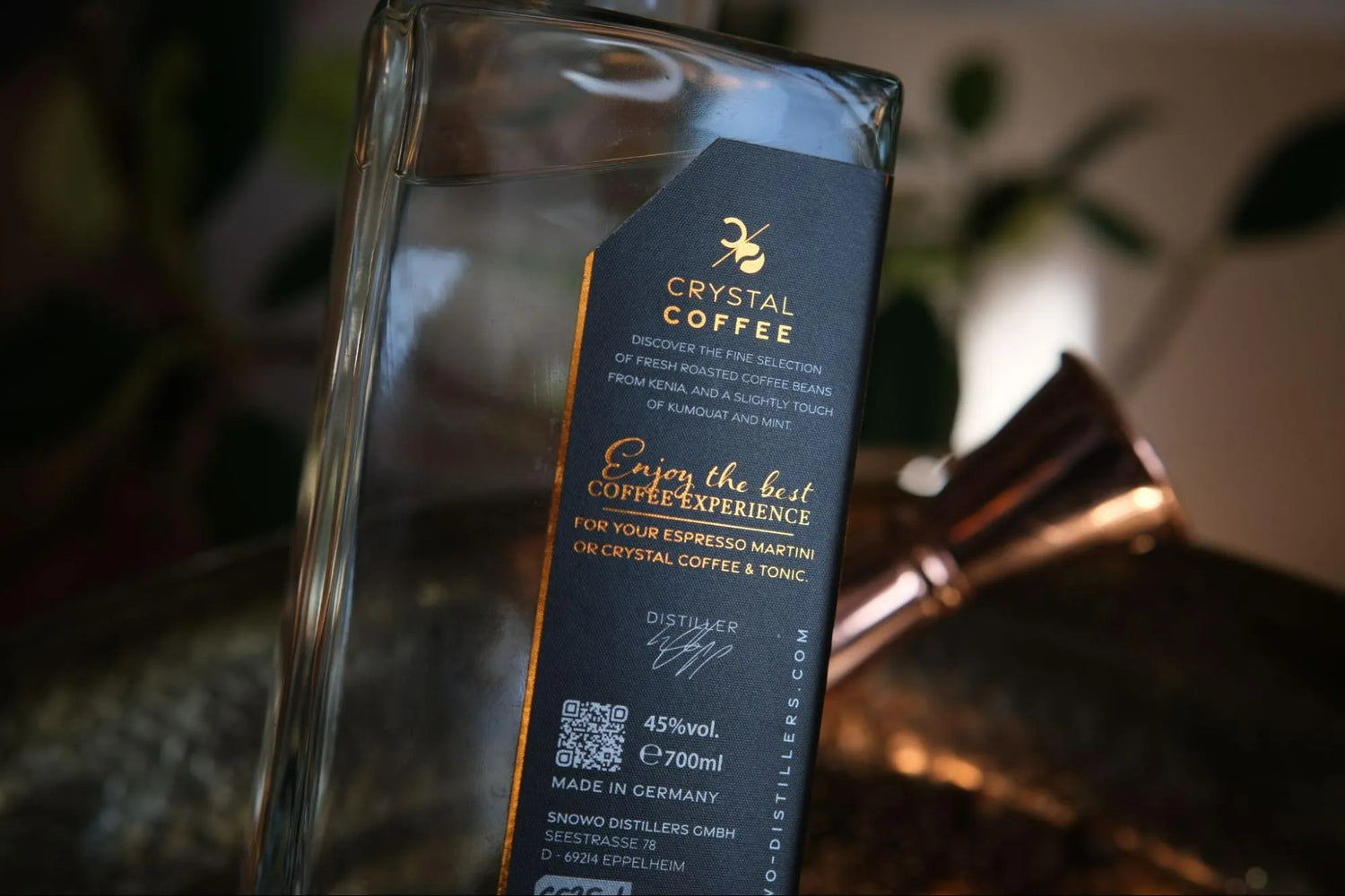 Crystal Coffee Flasche als Basis für ein Ostergetränk mit Kaffee und Gin, Premium Spirituose mit Kaffeearoma