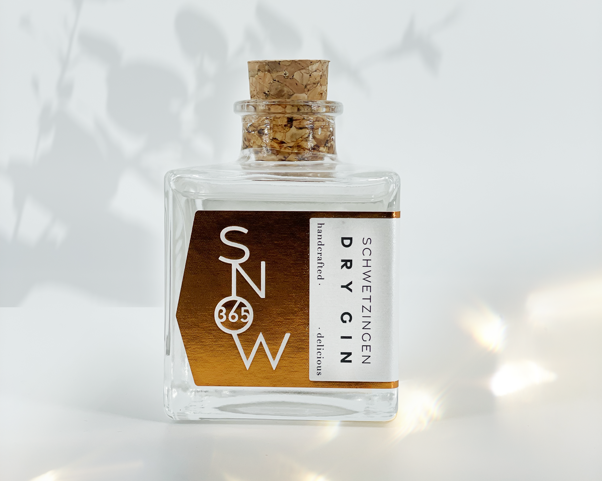 SNOW365 Dry Gin Flasche aus Schwetzingen mit 47% Vol – handgefertigter Premium Gin im eleganten Design